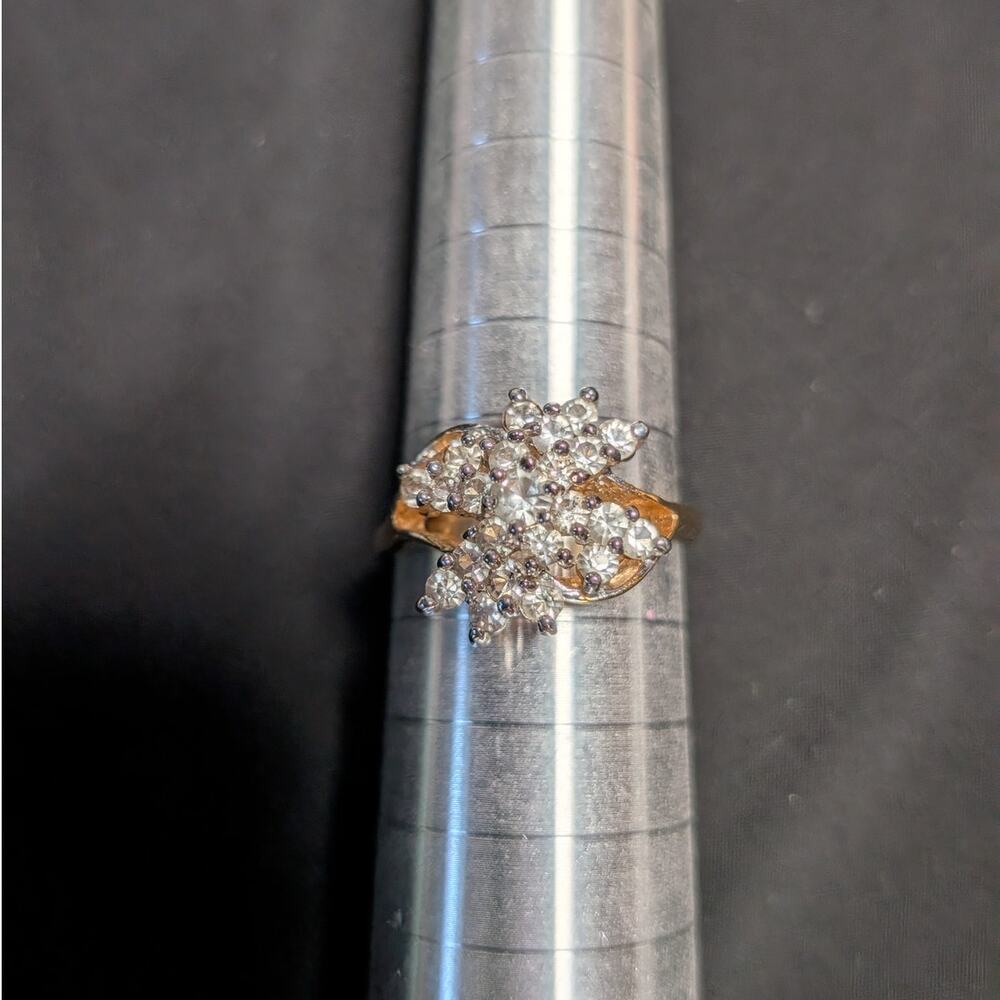 ROMAN Cluster Rhinestone Cocktail Ring Gold Tone Floral Statement Size 10